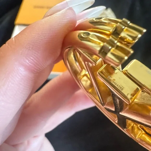 Louis Vuitton Louise Gold Logo Hoop Earrings - Picture 3 of 9